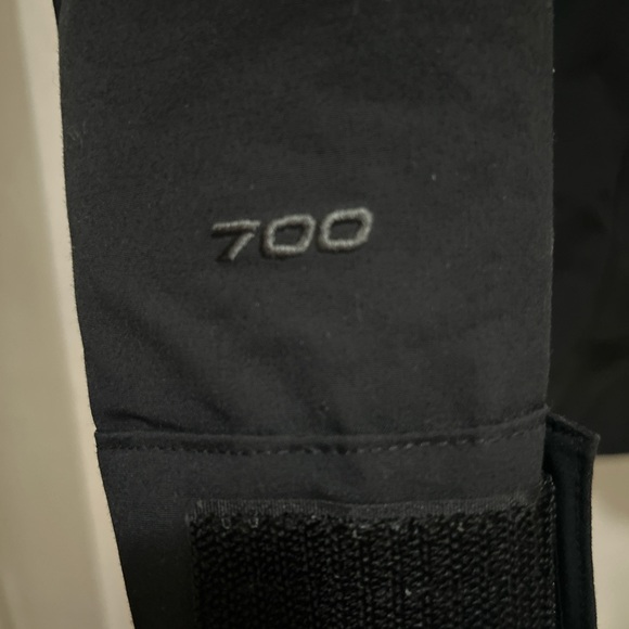 The North Face Women's Expedition Mcmurdo 700-Down Warm Parka Jacket in black. - Picture 5 of 9